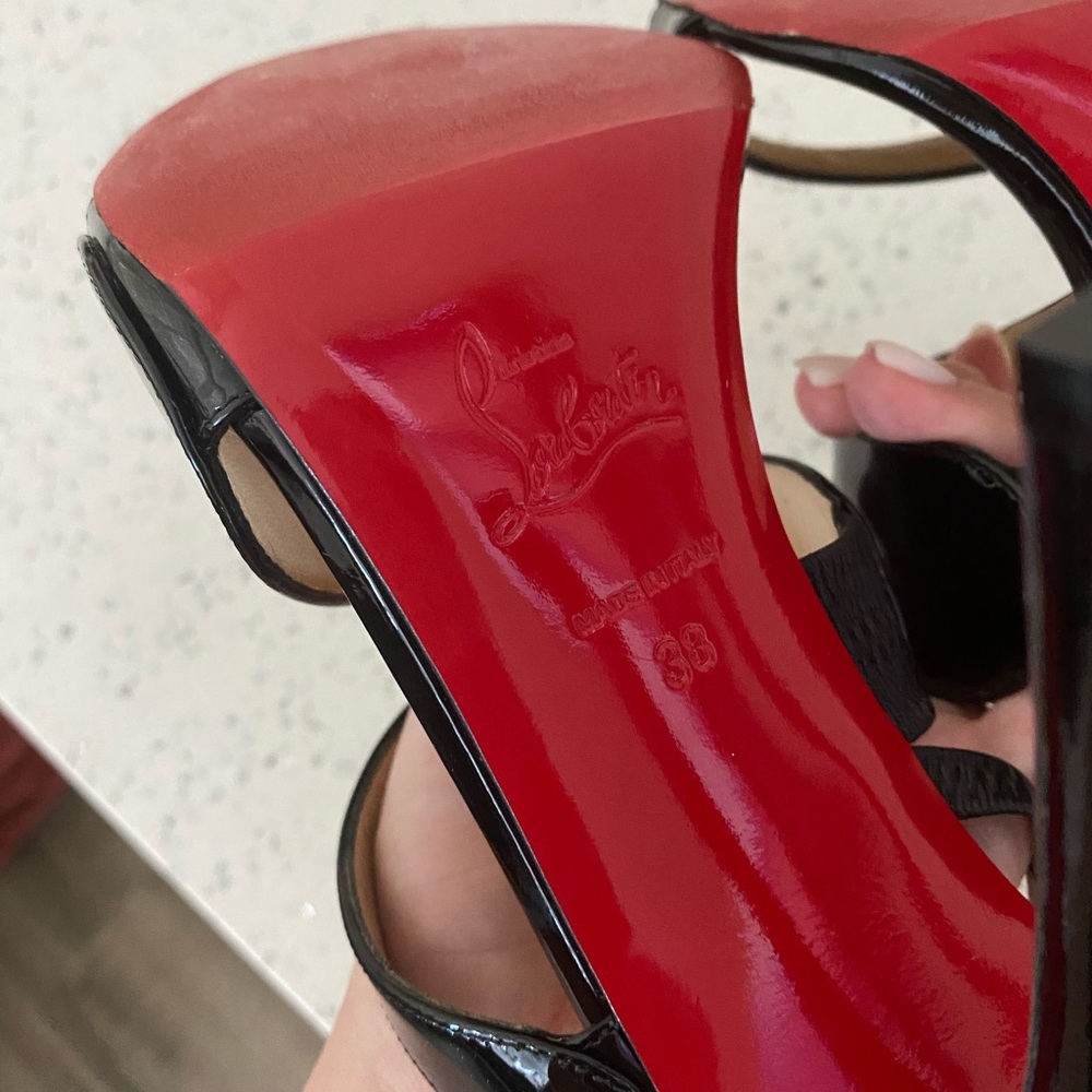 New CHRISTIAN LOUBOUTIN
Vavazou Asymmetric Sandals - Picture 8 of 14